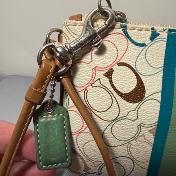 EUC Coach Chelsea Heritage Wristlet - Picture 4 of 15